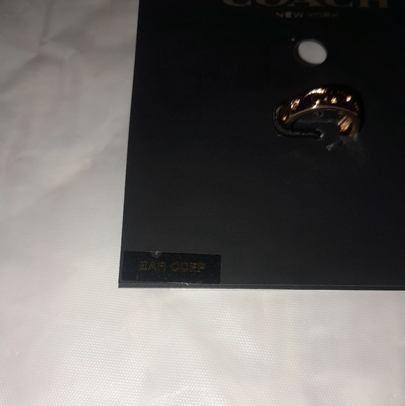 New COACH  Kissing Ear Cuff In Gold Color With Gems/Singature C (NWT) - Picture 4 of 8